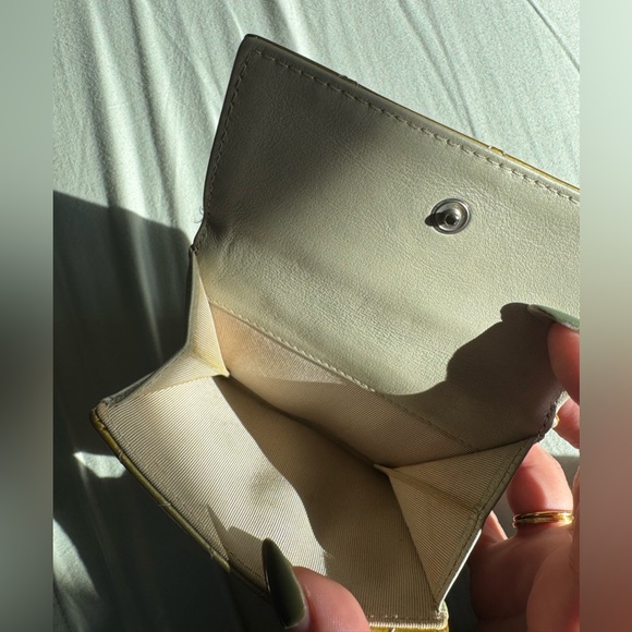 CHANEL 2012 PATENT LEATHER DIAMOND STITCH COMPACT WALLET - Picture 14 of 15